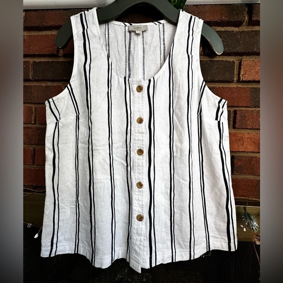 🛍️ Loft outlet sleeveless button down shirt with new condition. - Picture 1 of 5